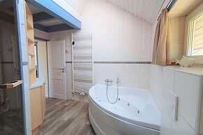 Ferienhaus mit Terrasse und Balkon