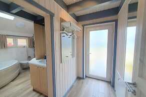 Ferienhaus mit Terrasse und Balkon