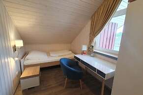 Ferienhaus mit Terrasse und Balkon