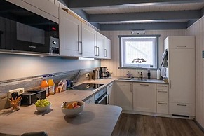 Ferienhaus mit Terrasse und Balkon