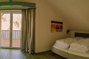 Ferienhaus mit Terrasse und Balkon