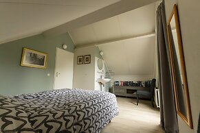 Cosy Holiday Home With Garden