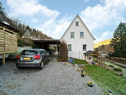 Cosy Holiday Home Yalet in Brilon-wald