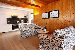 Inviting log House With 2 Terraces and Cozy Fireplace in Damp