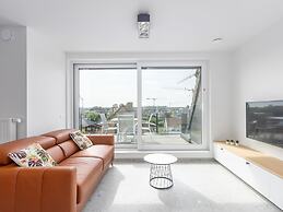 Newly Built Rooftop Flat With Sun-facing Terrace