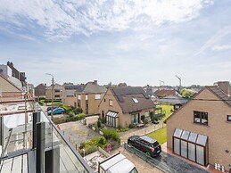 Newly Built Rooftop Flat With Sun-facing Terrace