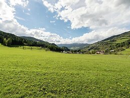Amazing Chalet With hot tub