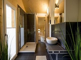 Amazing Chalet With hot tub