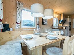 Amazing Chalet With hot tub