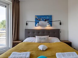 Pleasant Beach House With Balcony/terrace