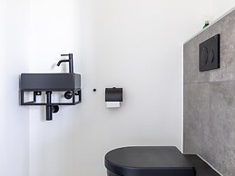 Pleasant Beach House With Balcony/terrace