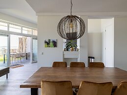 Pleasant Beach House With Balcony/terrace