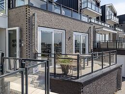 Pleasant Beach House With Balcony/terrace