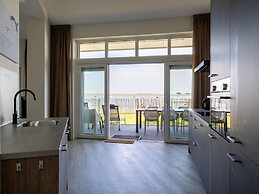 Pleasant Beach House With Balcony/terrace