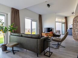 Pleasant Beach House With Balcony/terrace