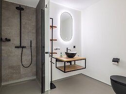 Pleasant Beach House With Balcony/terrace