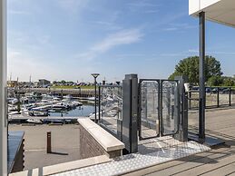 Pleasant Beach House With Balcony/terrace