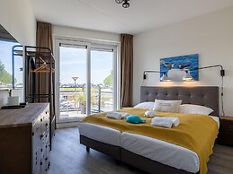 Pleasant Beach House With Balcony/terrace