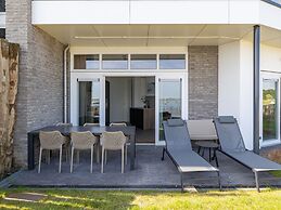 Pleasant Beach House With Balcony/terrace