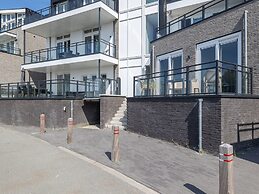 Pleasant Beach House With Balcony/terrace