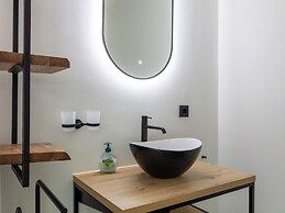 Pleasant Beach House With Balcony/terrace