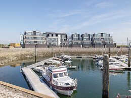 Pleasant Beach House With Balcony/terrace