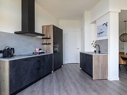 Pleasant Beach House With Balcony/terrace