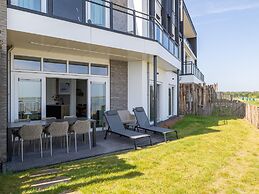 Pleasant Beach House With Balcony/terrace