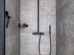 Pleasant Beach House With Balcony/terrace