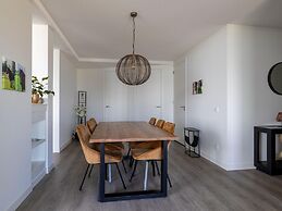 Pleasant Beach House With Balcony/terrace