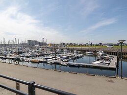 Pleasant Beach House With Balcony/terrace