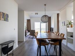 Pleasant Beach House With Balcony/terrace