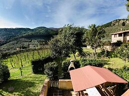 Spacious Cottage in Buti