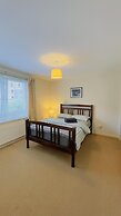 Apartment-2br-parking-walk to Town-near Beach-wifi
