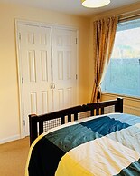 Apartment-2br-parking-walk to Town-near Beach-wifi