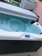 Hollywood Dream Remodeled Pool & Jacuzzi