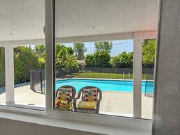 Hollywood Dream Remodeled Pool & Jacuzzi