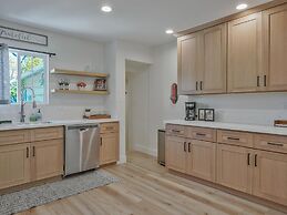 Hollywood Dream Remodeled Pool & Jacuzzi