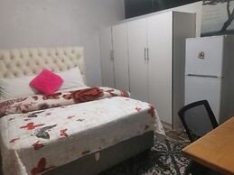 Golden gate guesthouse 0787391431