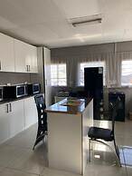 Golden gate guesthouse 0787391431