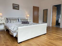 Luxury Waterfront Apartment