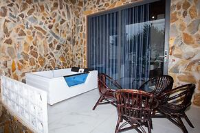 Adora Bay Ke Ga Beach Resort - Onsite Water Park