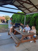 Finley Palm Motor Inn