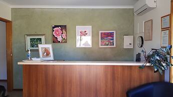 Finley Palm Motor Inn