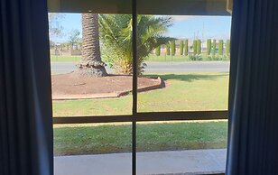 Finley Palm Motor Inn