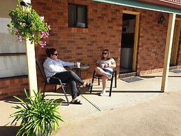 Finley Palm Motor Inn