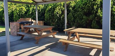 Finley Palm Motor Inn