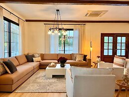 Al Junaidi Farm by Bridge Retreats