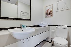 City Hideaway 1 BR Apt with Pool - Gym