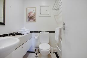 City Hideaway 1 BR Apt with Pool - Gym